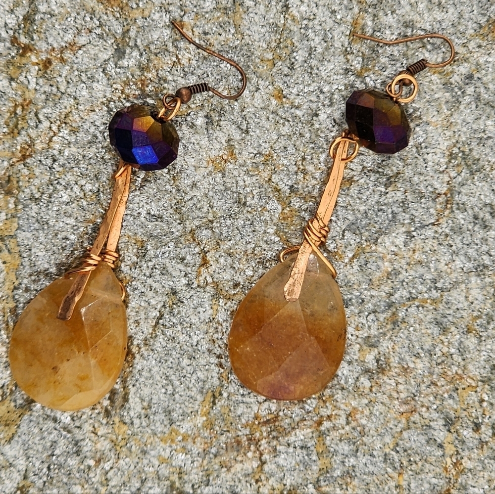 CARNELIAN, CRYSTALS AND COPPER METALS DANGLING EARRINGS - Picture 4 of 11